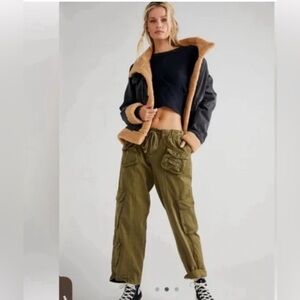 Free people Tahiti cargo pants dried herb sz small